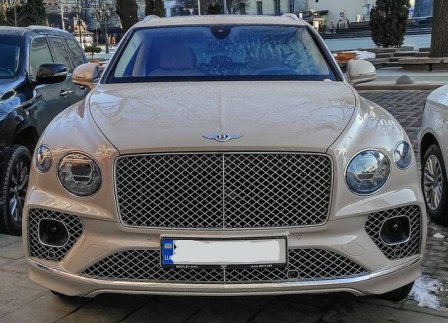 В Украине на дорогах появился суперкар Bentley Bentayga