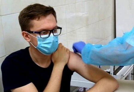 Юристы объяснили, почему невакцинированного сотрудника нельзя уволить Юристы объяснили, почему невакцинированного сотрудника нельзя уволить