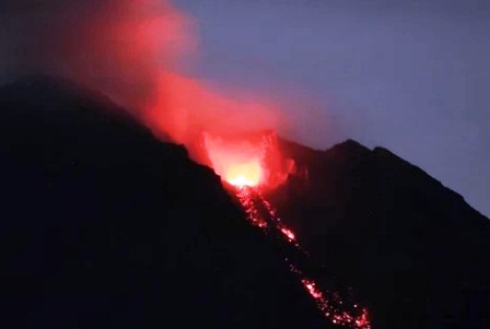 Извержение вулкана Семеру: число жертв увеличивается