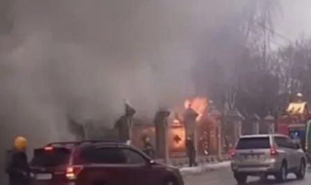 В Харькове у Благовещенского собора вспыхнул сильный пожар
