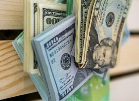 Продажа доллара в обменниках выросла свыше 29 гривен