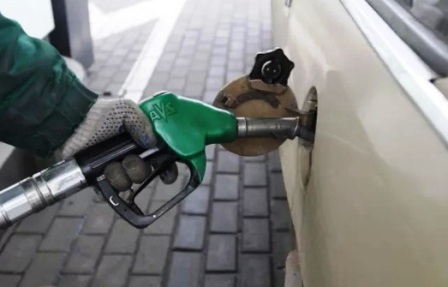 Кабмин Украины ограничил цену на премиальное топливо