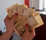 Выехавшим за рубеж украинцам прекратят платить соцвыплаты