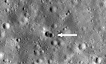 Падение осколка на Луну образовало необычный кратер