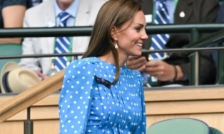 Герцогиня Кейт восхитила стильным платьем в горошек на Уимблдоне