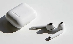    Apple AirPods Pro 2:   