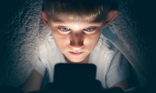Как распознать электронную зависимость у ребенка