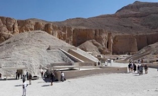 В Египте обнаружена королевская гробница возрастом 3500 лет