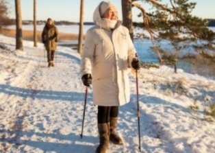 Ходьба или скандинавская ходьба: что посоветовать бабушке