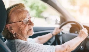 Обязательные тесты каждые 5 лет для пожилых водителей