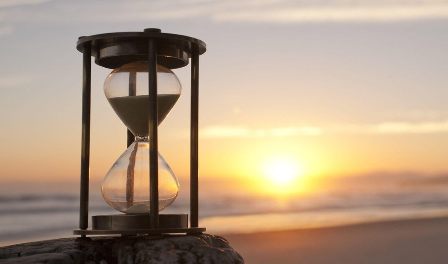 Минус час: куда и когда переводить часы на летнее время