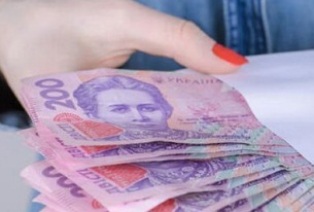 В Украине планируют поднять минимальную зарплату на 14%