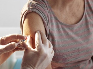 Медики изобрели вакцину, которая может защитить от слабоумия