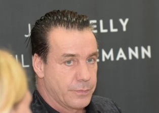 Лидер группы Rammstein отверг обвинения женщин