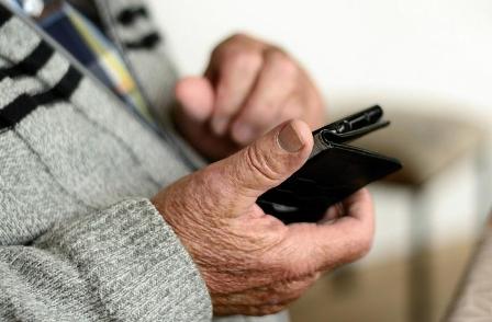 Чиновникам в Украине планируют уменьшить зарплаты Чиновникам в Украине планируют уменьшить зарплаты