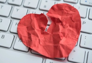 Как не стать жертвой «романтической аферы» в онлайн-отношениях