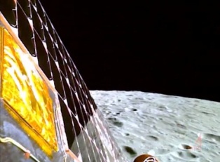 Индийский зонд «Чандраян-3» приземлился на Луну