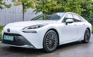 Toyota Mirai    :   