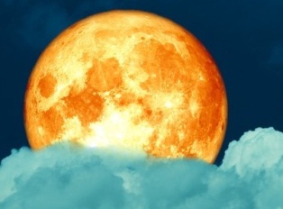 Феноменальное зрелище в небе: полная Морозная Луна