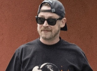 «Один дома»: как сейчас выглядят Маколей Калкин и другие киногерои «Один дома»: как сейчас выглядят Маколей Калкин и другие киногерои