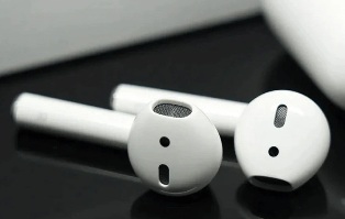 Apple     Apple AirPods