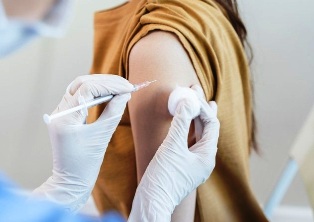 Коклюш и дифтерия: нужно ли вакцинироваться взрослым Коклюш и дифтерия: нужно ли вакцинироваться взрослым