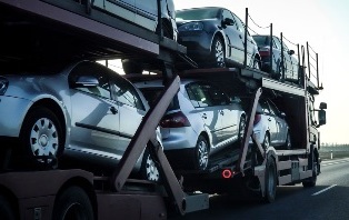 На рынке подержанных автомобилей цена выросла почти в четыре раза за 10 лет На рынке подержанных автомобилей цена выросла почти в четыре раза за 10 лет