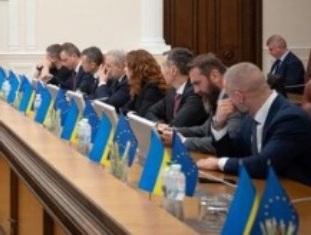 Кабмин упразднил четыре министерства Кабмин упразднил четыре министерства