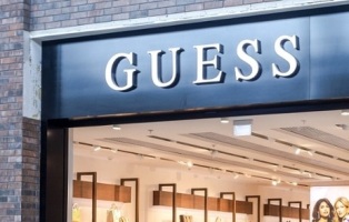 Vogue   :     Guess  