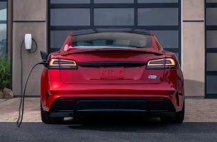 Tesla внезапно удалила из конфигуратора свои топовые модели Tesla внезапно удалила из конфигуратора свои топовые модели