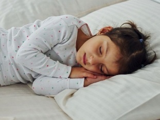 Здоровый сон в период роста: как матрас влияет на восстановление организма ребенка Здоровый сон в период роста: как матрас влияет на восстановление организма ребенка