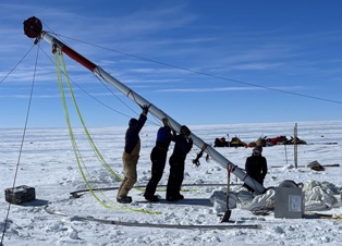 Учёные обнаружили самый старый лёд на Земле: его возраст шокирует Учёные обнаружили самый старый лёд на Земле: его возраст шокирует