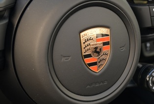 Porsche меняет стратегию: возвращается к двигателям внутреннего сгорания Porsche меняет стратегию: возвращается к двигателям внутреннего сгорания