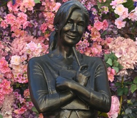 Бриджит Джонс среди легенд поп-культуры: открыт памятник культовой героине Бриджит Джонс среди легенд поп-культуры: открыт памятник культовой героине