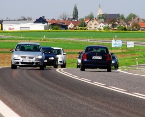 Двойные пунктирные линии на дороге: что значит эта необычная разметка Двойные пунктирные линии на дороге: что значит эта необычная разметка