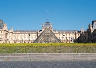 Лувр повышает цены на билеты для туристов из стран, не входящих в Европу Лувр повышает цены на билеты для туристов из стран, не входящих в Европу