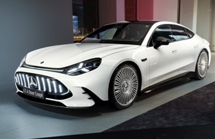 �������� Mercedes ������������ ����� �������������� ���� AMG GT