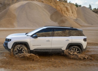 � ������������ Jeep Compass ��������� ��� ����� ������